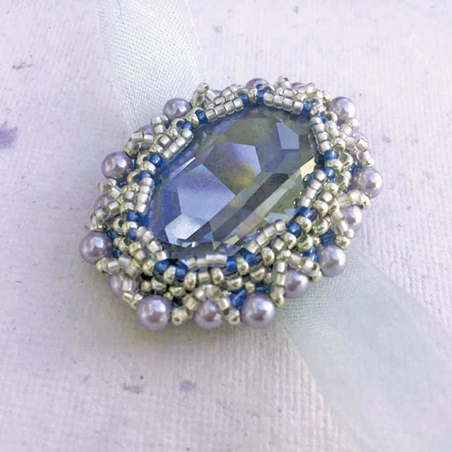 Royal Treasures beading pattern - a pendant using Right Angle Weave and oval cabochon stone